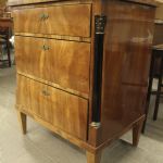 745 1376 CHEST OF DRAWERS